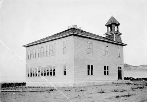 File:Omak Schoolhouse.jpg