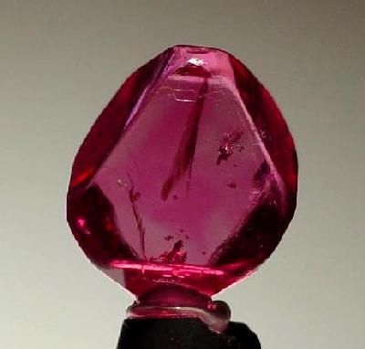 File:Spinel-4jg41d.jpg