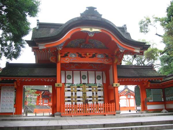 File:West gate of Usa Shrine.jpg