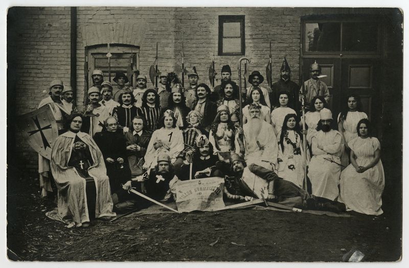 File:Actors of "Pilėnai" in 1910.jpeg