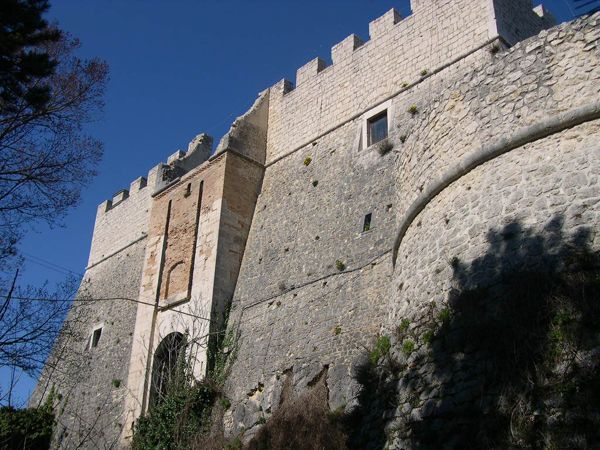 File:Campobasso castello.jpg