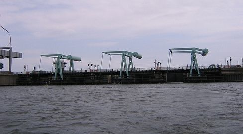 File:Cardiff Bay Barrage-2006.jpg