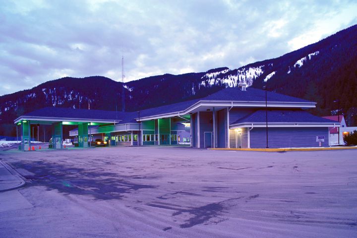 File:Eastport Idaho border station.jpg