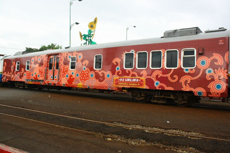 File:Kereta makan motif Batik KA Sancaka.JPG