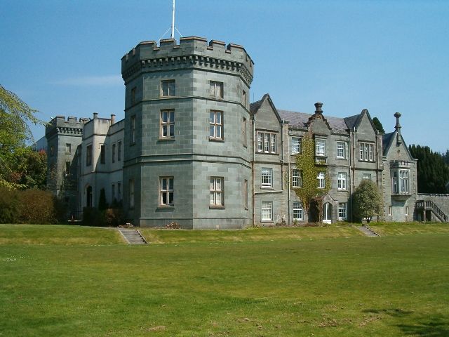 File:KilmoryCastle(PatrickMackie)May2006.jpg