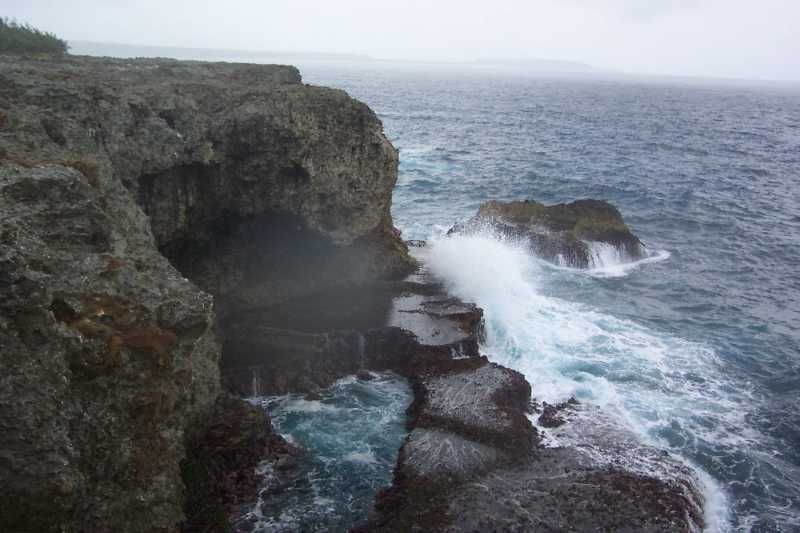 File:Lifou falaises Xodre.JPG