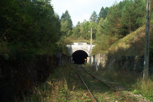 File:Lupkowski tunnel.JPG