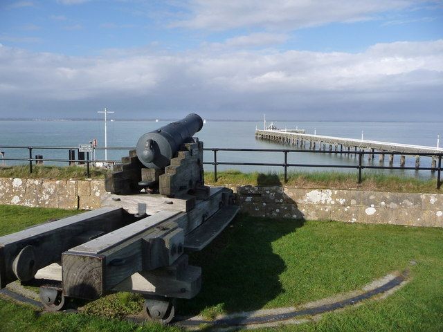 File:Artillery gun at Yarmouth Castle.jpg