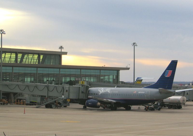 File:Boeing 737 at Oklahoma City airport.jpg