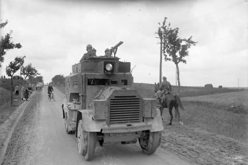 File:Bundesarchiv Bild 102-10893, Reichswehr, Panzerkraftwagen mit M.-G..jpg