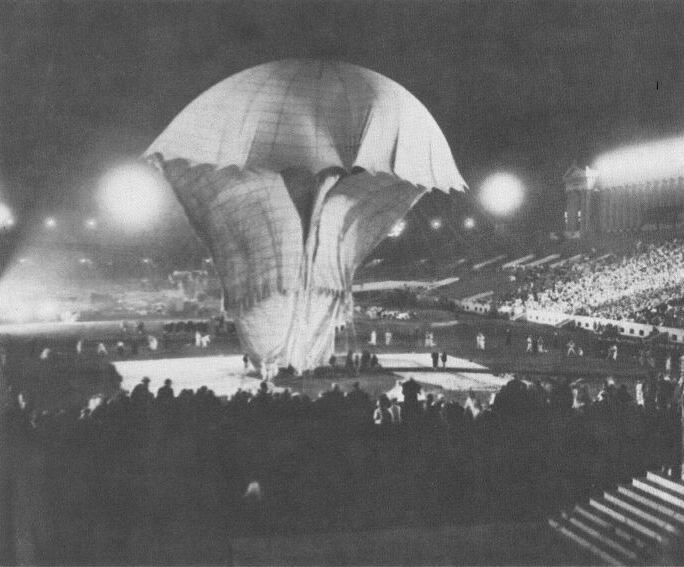 File:Century of Progress balloon-Chicago-1933.jpg