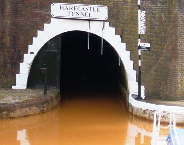 File:HarecastleTelfordTunnel(AndyAndHilary)Apr2005.jpg