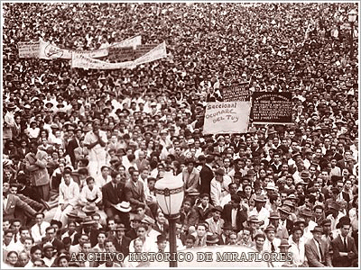 File:Manifestación en Caracas Año 1945.png