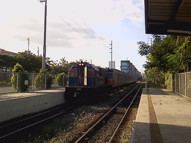 File:PNR Vito Cruz 2540 + 4 EMU203.jpg