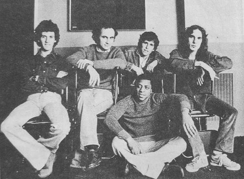 File:Raices-Cuadro-Bengolea-Calamaro-Stragni-Santos-1980.jpg