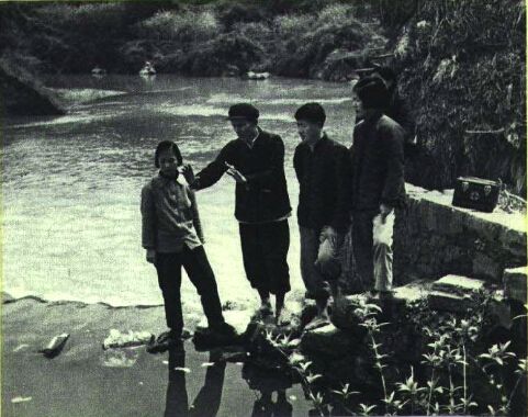 File:1966-01 1966年湖南省巡逻医疗队在湘西农村.jpg