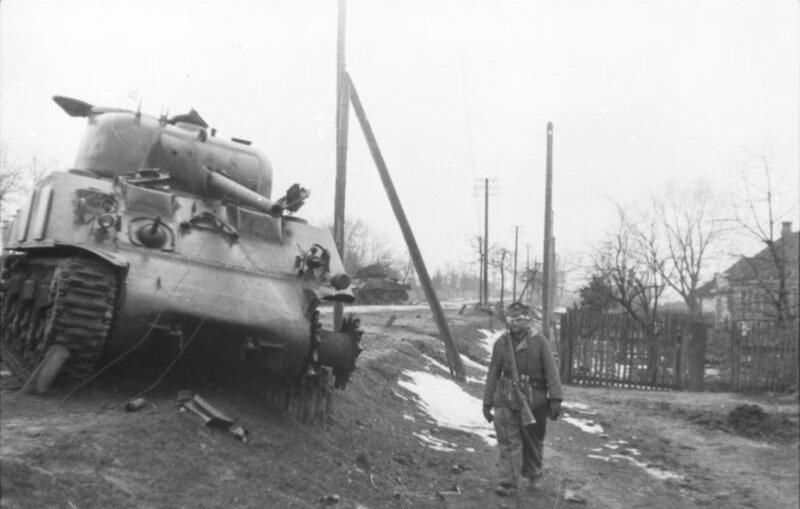 File:Bundesarchiv Bild 101I-090-3916-30, Russland, zerstörter sowjetischer Panzer.jpg