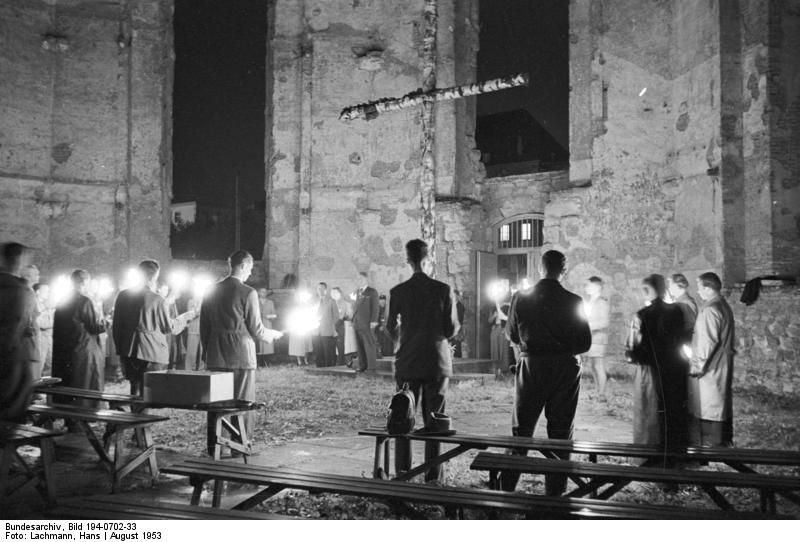 File:Bundesarchiv Bild 194-0702-33, Kassel, 2. CVJM-Europa-Konferenz.jpg