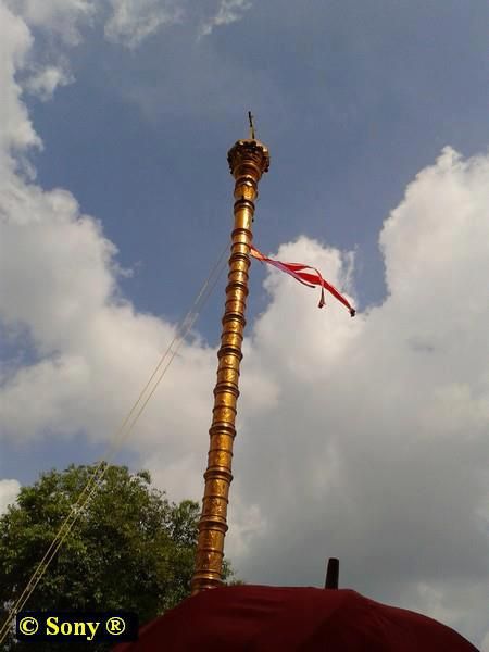 File:Flag Post of Thumpamon Valiya Pally.jpg