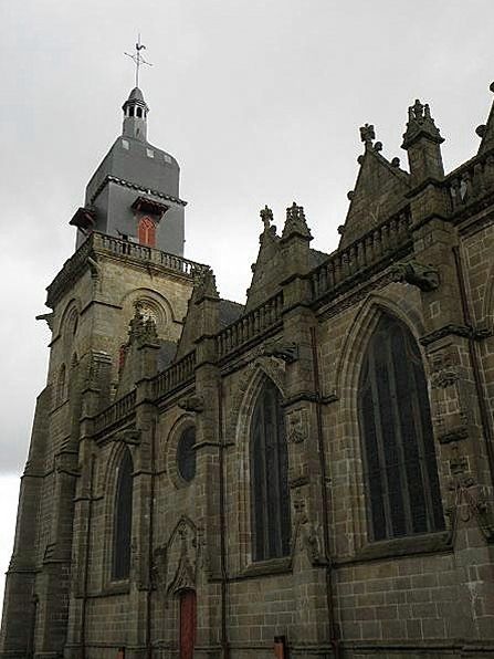 File:Fougères (35) Église Saint-Léonard Flanc nord.jpg