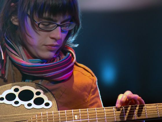 File:Kaki King with acoustic guitar.jpg