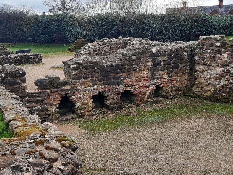 File:Leocetum heated rooms hypocaust.jpg