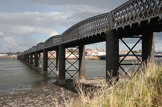 File:Montrose Viaduct.jpg