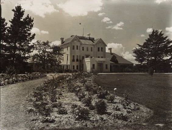 File:NlaGovernment House 1927-2.jpg