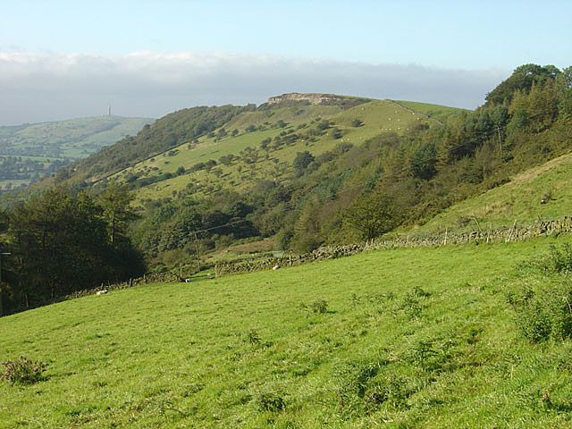 File:Teggs Nose Walkers Barn.jpg