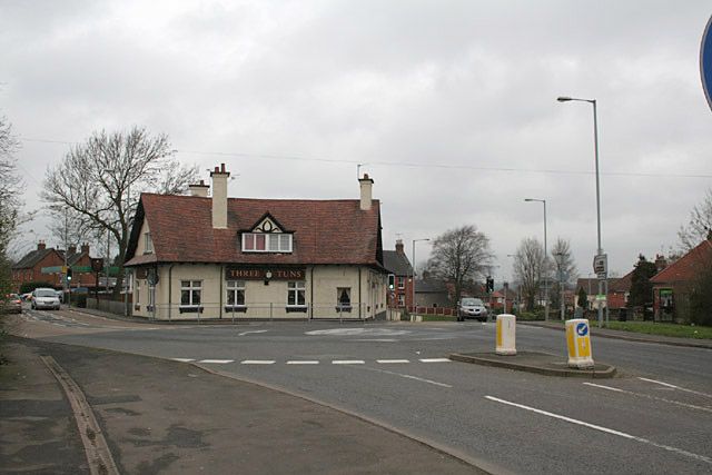 File:Three Tuns - geograph.org.uk - 354430.jpg