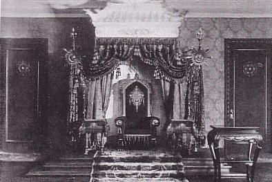 File:Throne of Emperor in Manchukuo.JPG