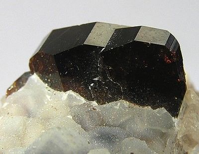 File:Uvite-Quartz-166618.jpg