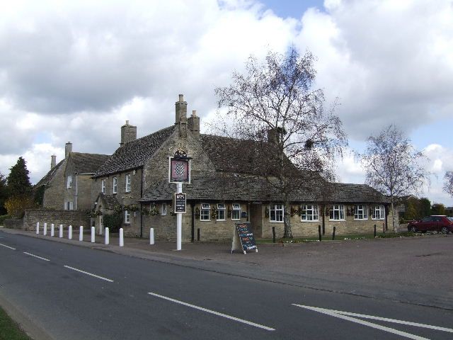 File:Brize Norton pub.jpg