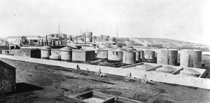 File:Bundesarchiv Bild 183-R00738, Baku, Erdöl-Tanks.jpg