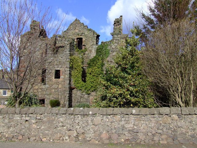 File:Denmylne Castle - geograph.org.uk - 356933.jpg