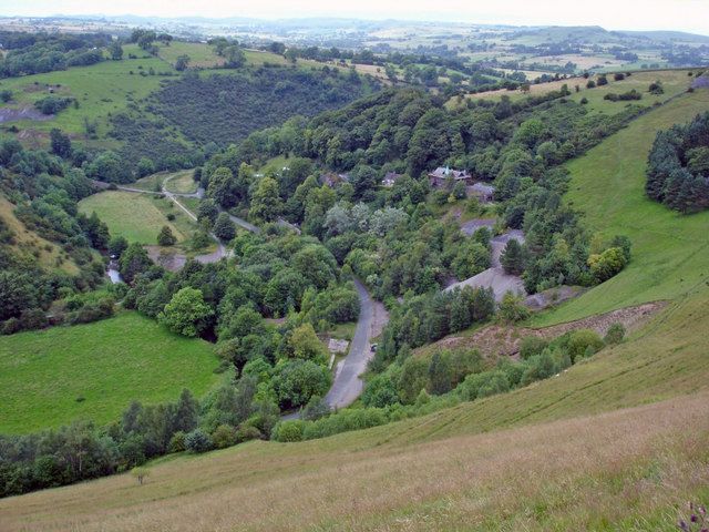 File:Ecton and Manifold Valley.jpg