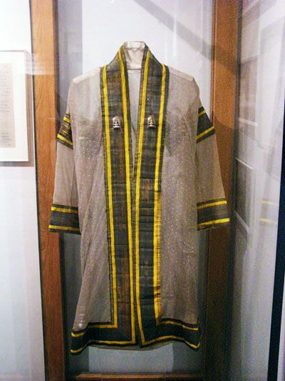 File:Rama VII's royal academic gown.jpg