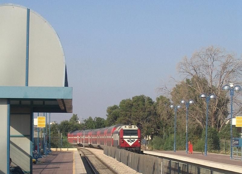 File:Rehovot Railway Pic.JPG