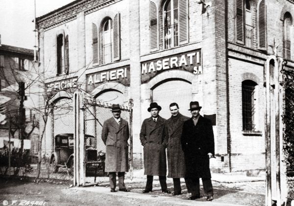 File:1934 Bologna, Maserati brothers outside officina.jpg