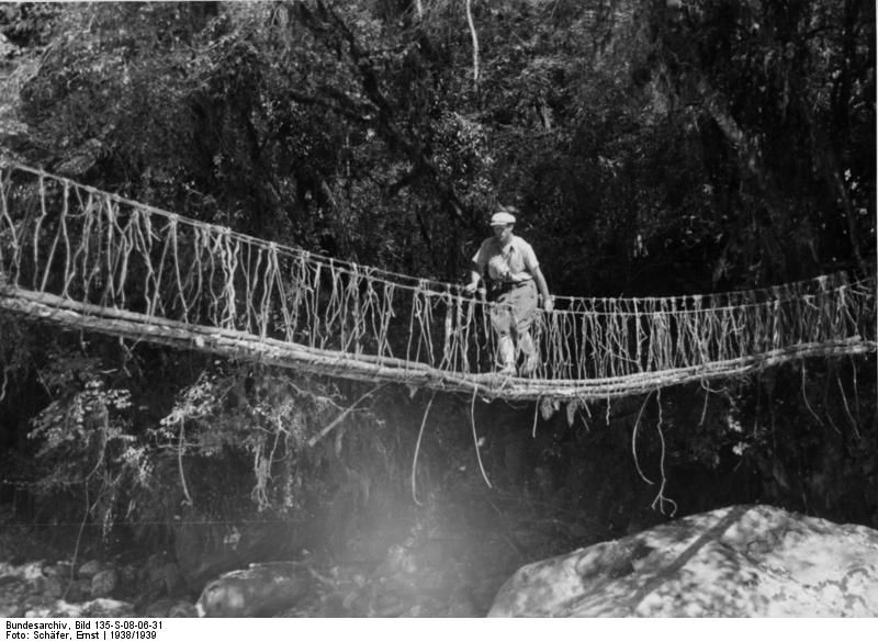 File:Bundesarchiv Bild 135-S-08-06-31, Tibetexpedition, Brücke mit Expeditionsteilnehmer.jpg