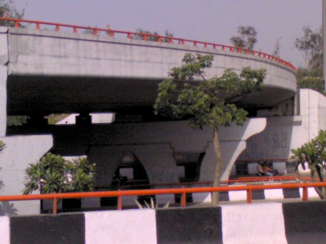 File:Dhaula Kuan fly-overs.jpg