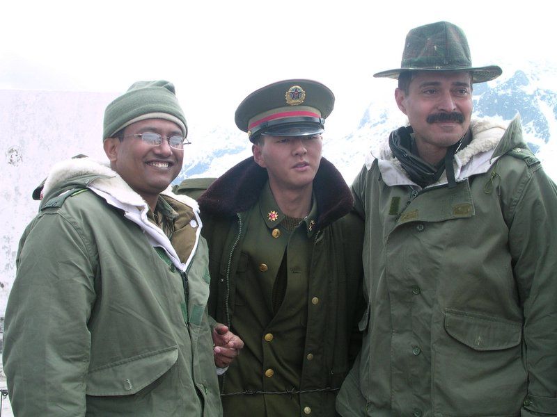 File:Officers at Nathu La.JPG