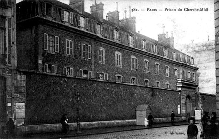 File:Prison rue du Cherche Midi en 1910.jpg