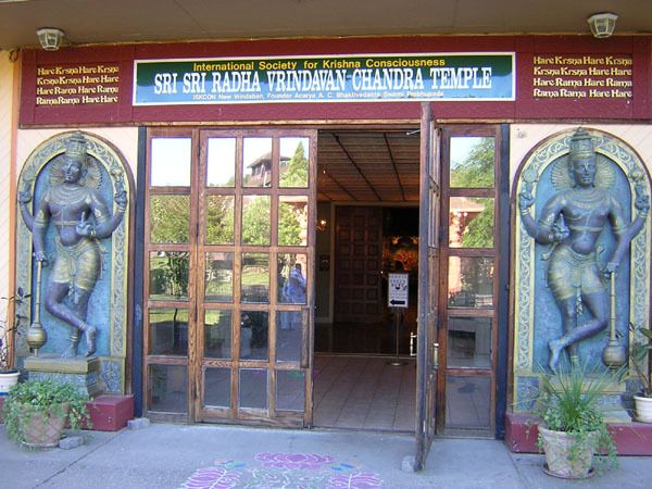 File:RadhaVrinChandraTemple2007.jpg