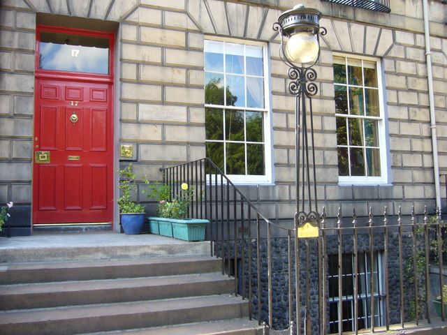 File:Robert Louis Stevenson childhood home, Heriot Row.jpg