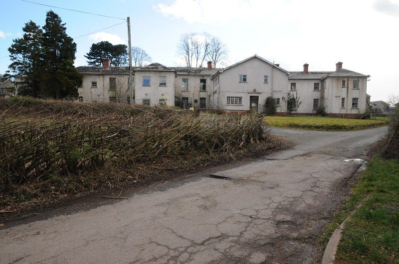 File:Abandoned former Talgarth Hospital (geograph 4387694).jpg