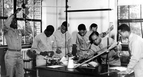 File:Aviation cadets class Tuskegee.jpg