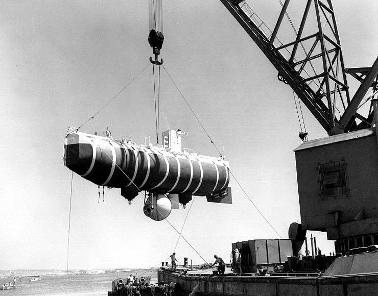 File:Bathyscaphe Trieste hoisted.jpg