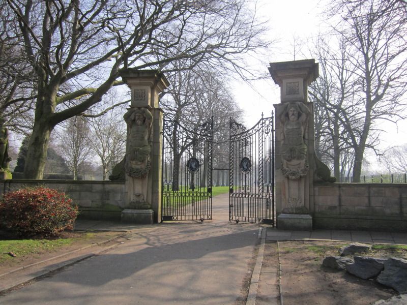 File:Calderstones Park gates (1).jpg