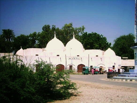 File:Dera Nawab Sahib railway station 01.jpg